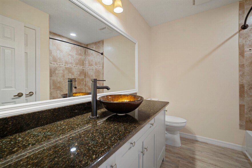 Building Photo - 910 Spindle Palm Way