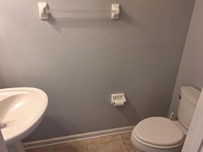 Building Photo - Townhome near Gate Parkway