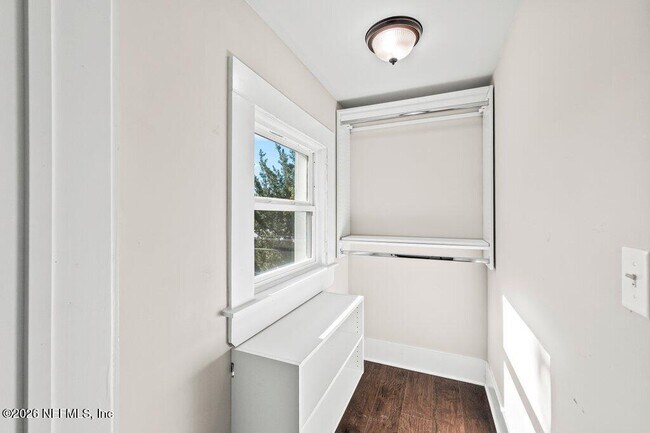 Building Photo - 2843 Oak St