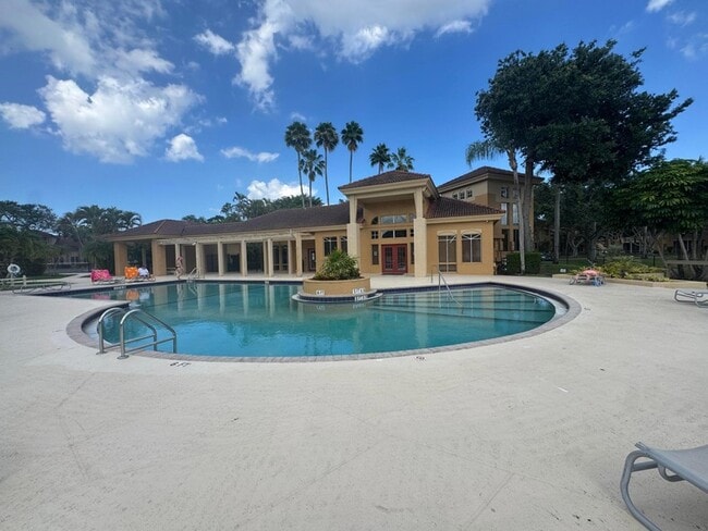 Building Photo - 4807 Via Palm Lakes