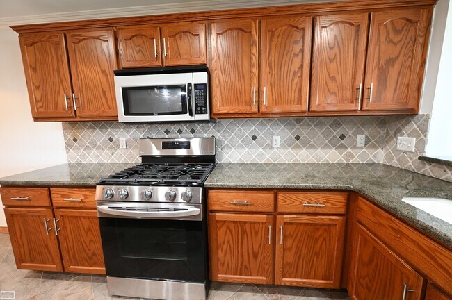 Building Photo - 28777 Berwick Ct