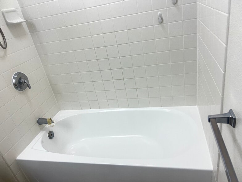 Building Photo - 91-1015-1015 Kamaaha Ave