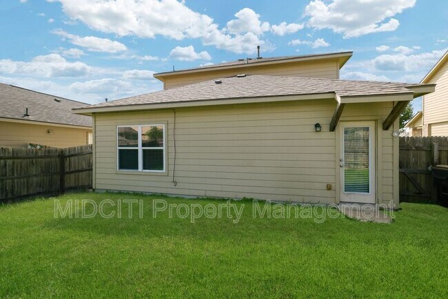 Building Photo - 205 Tallow Trl