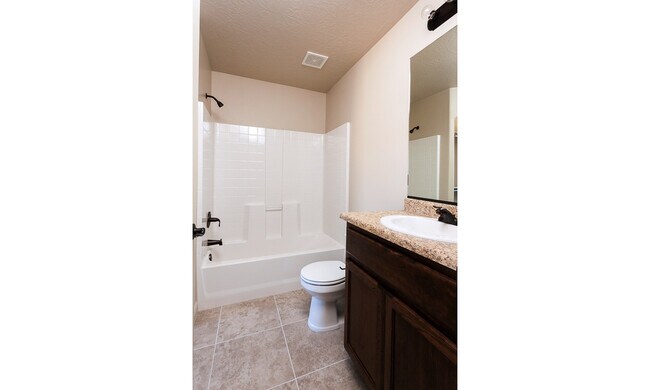 Building Photo - 3 Bedroom Townhome in The Cottages at Foss...