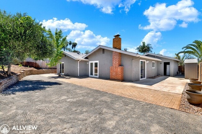 Building Photo - Newly Remodeled 4-Bedroom Gem with Spaciou...