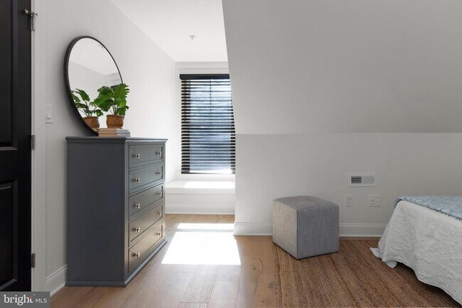 Building Photo - 1000 West St