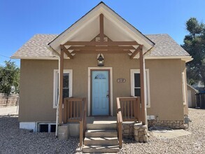 Building Photo - 318 12th Ave