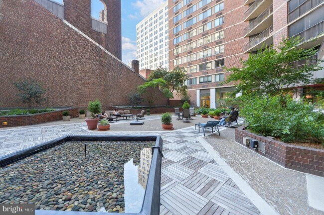 Building Photo - 1420 Locust Walk