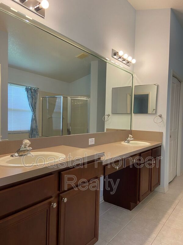 Building Photo - 10542 San Travaso Dr