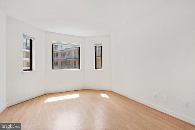 Building Photo - 1117 New Hampshire Ave NW