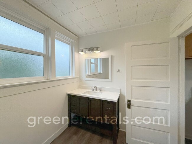 Building Photo - The Linn Apartments