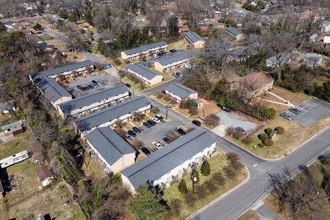 Building Photo - Spacious, affordable two bedroom townhouse in a great location in Charlotte!