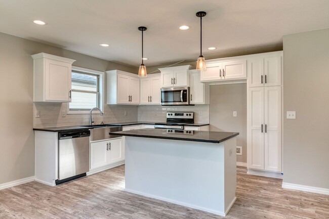 Building Photo - Brand New 3 Bedroom 2.5 Bathroom Springfie...