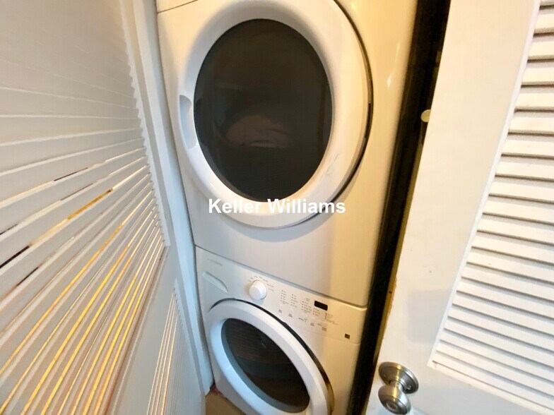 Building Photo - 1625 Tremont St