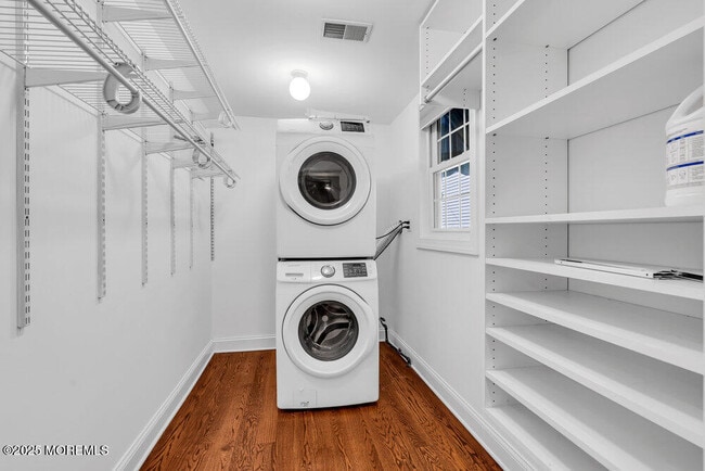 Building Photo - 8 Central Ave