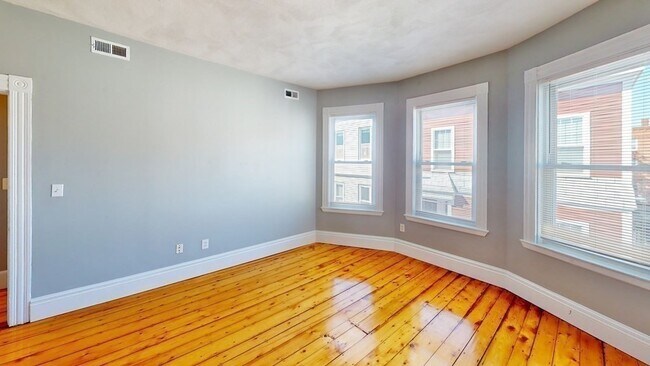 Building Photo - 65 Story St