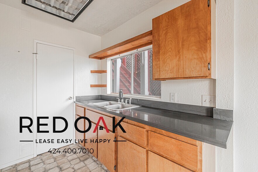 Building Photo - 476 1/2 Crane Blvd