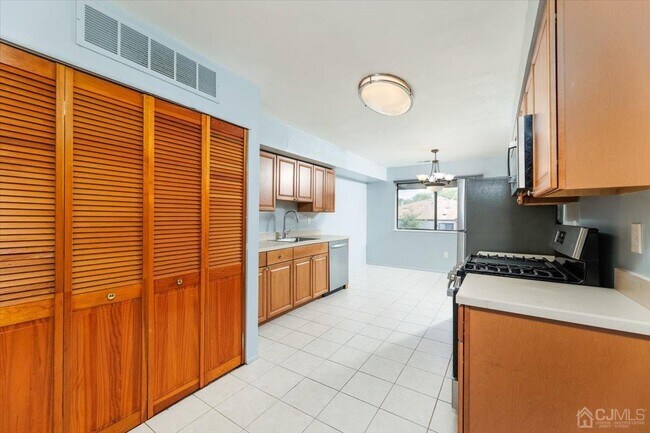 Building Photo - 1308 Edison Glen Terrace