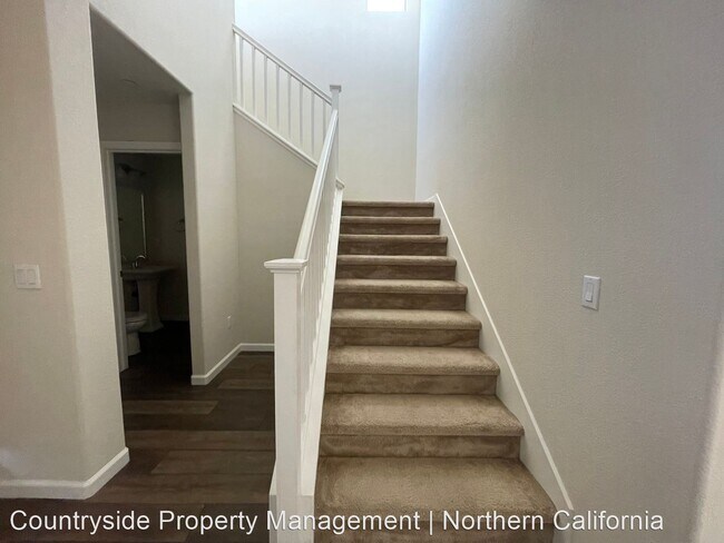 Building Photo - 4 br, 2.5 bath House - 3212 Vintage Drive