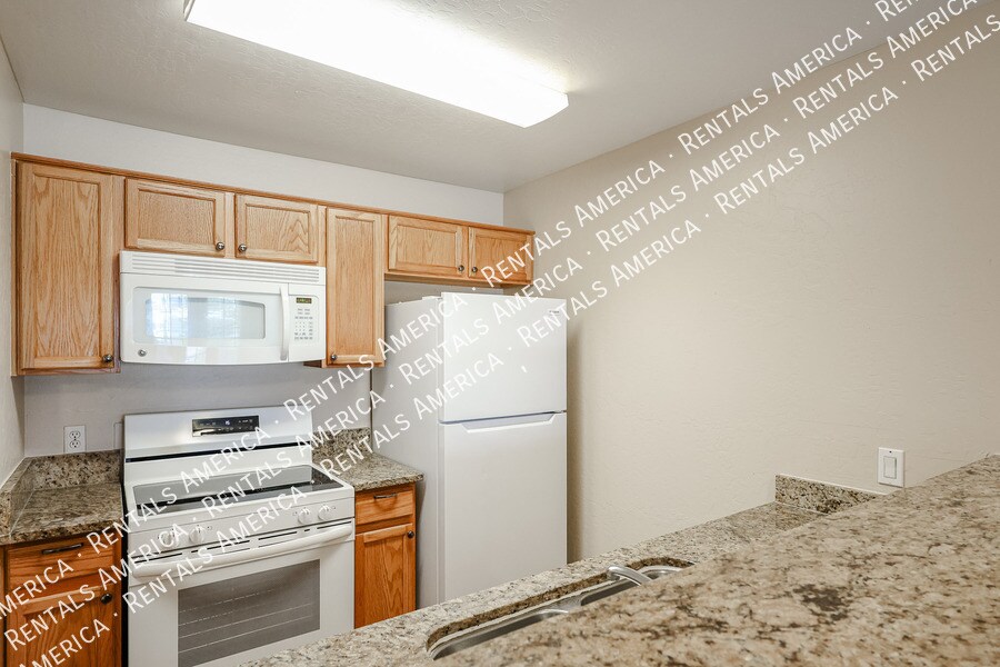 Building Photo - 3716 E University Dr