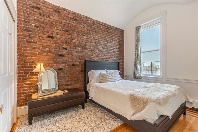 Building Photo - 462 Beacon St