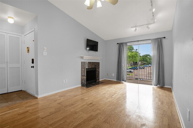 Building Photo - 3300 Pebblebrook Dr