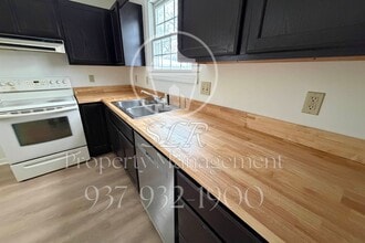 Building Photo - 518 Regal Ave