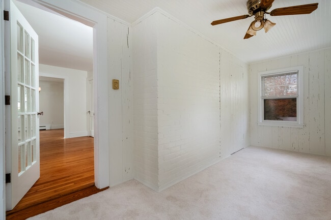 Building Photo - 31 Hillandale Rd