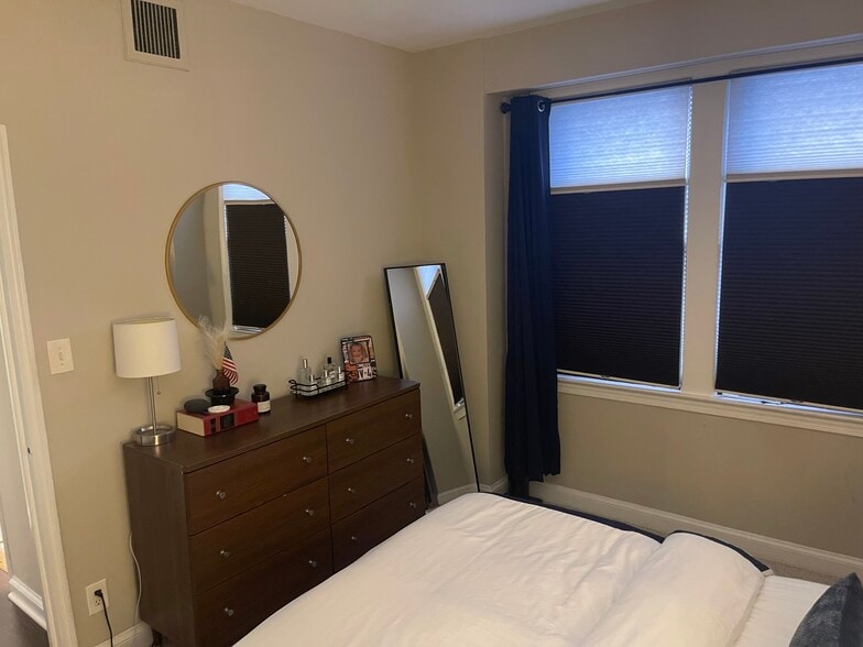 big Primary Bedroom - 2515 K St NW