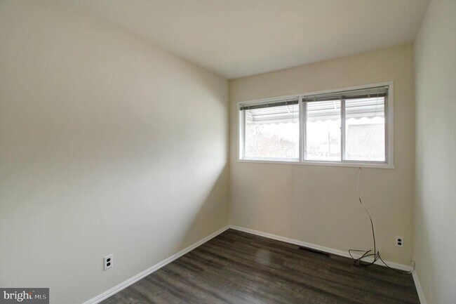 Building Photo - 219 Thomas Ave