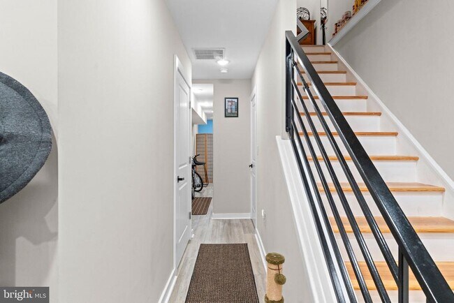 Building Photo - 2234 Master St