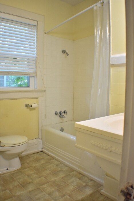 Building Photo - 2808 Wheat St