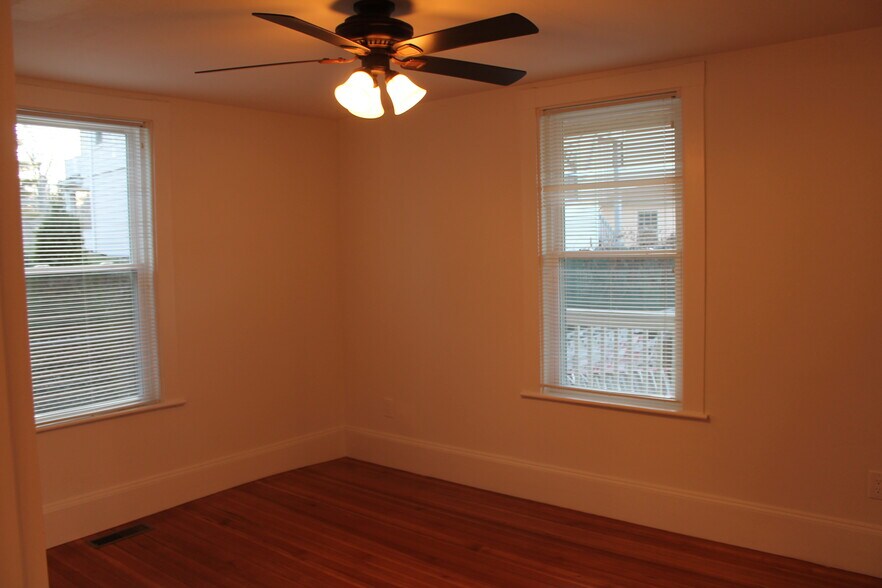 Building Photo - 17 Beechwood Ave