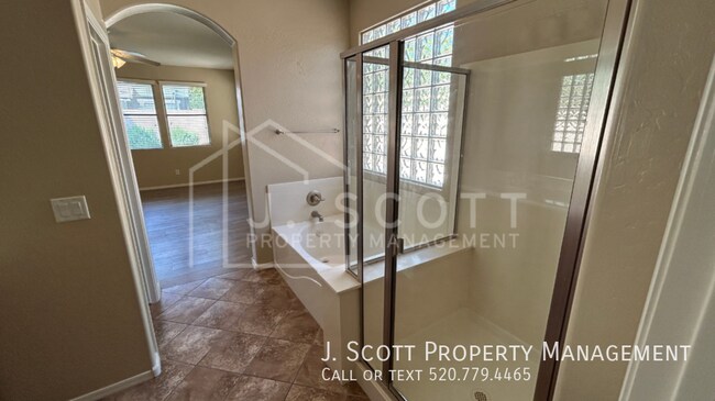 Building Photo - 4266 E Lexington Ave