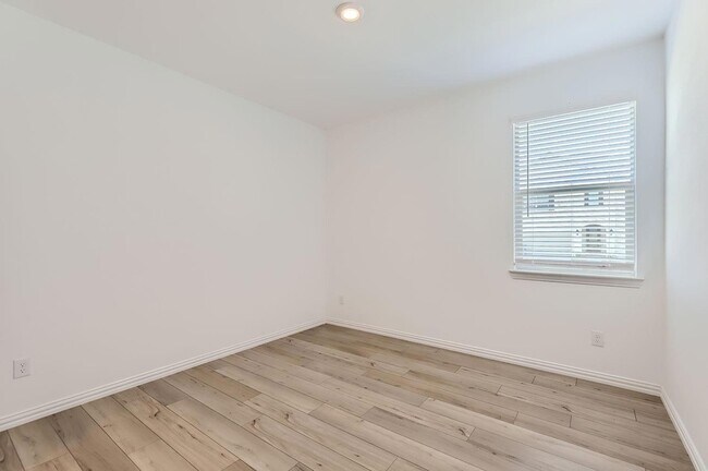 Building Photo - 231 Autumn Sage Ln