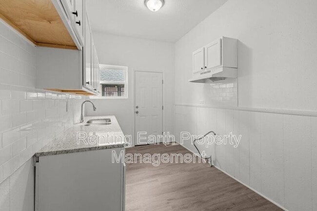 Building Photo - 1520 34th Ave N