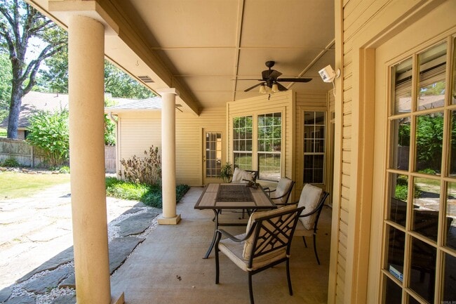 Building Photo - 808 Cartier Ln