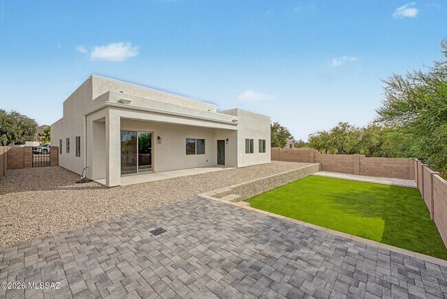 Building Photo - 208 S Montgomery Pl