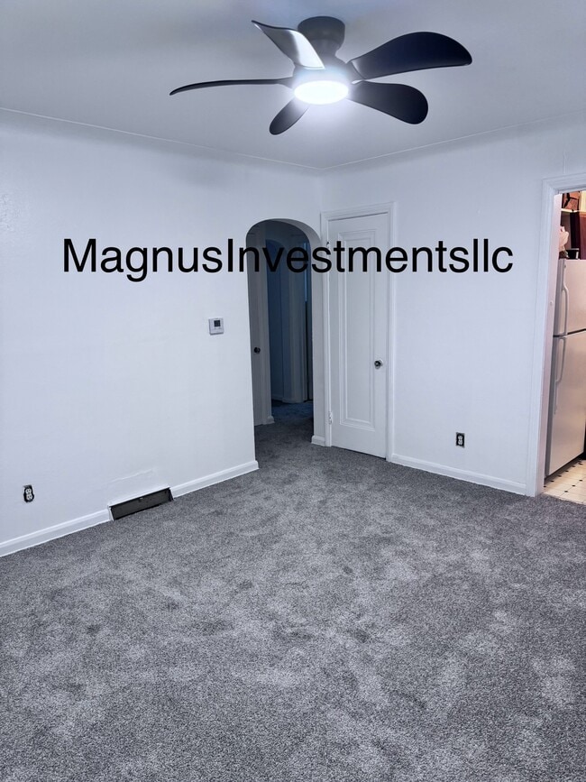 Building Photo - 1009 Broer Ave