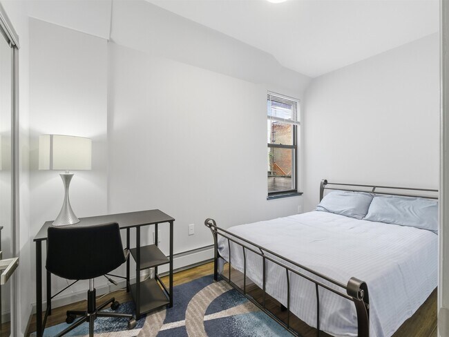 Building Photo - 232 1st St