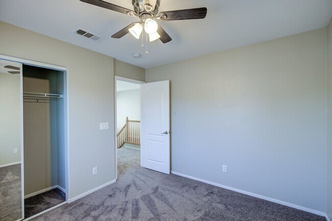 Building Photo - 4 Bedroom Home in Green Valley Ranch