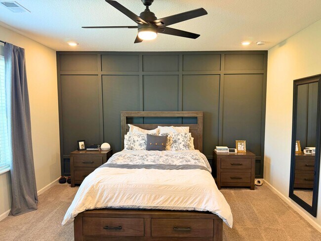 Building Photo - 4/2 open floor plan!