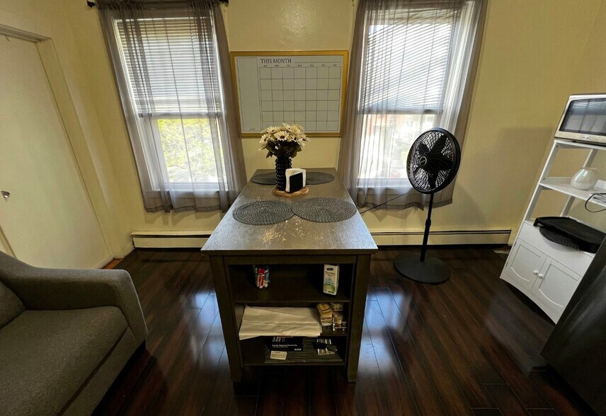 Building Photo - 1576 Tremont St