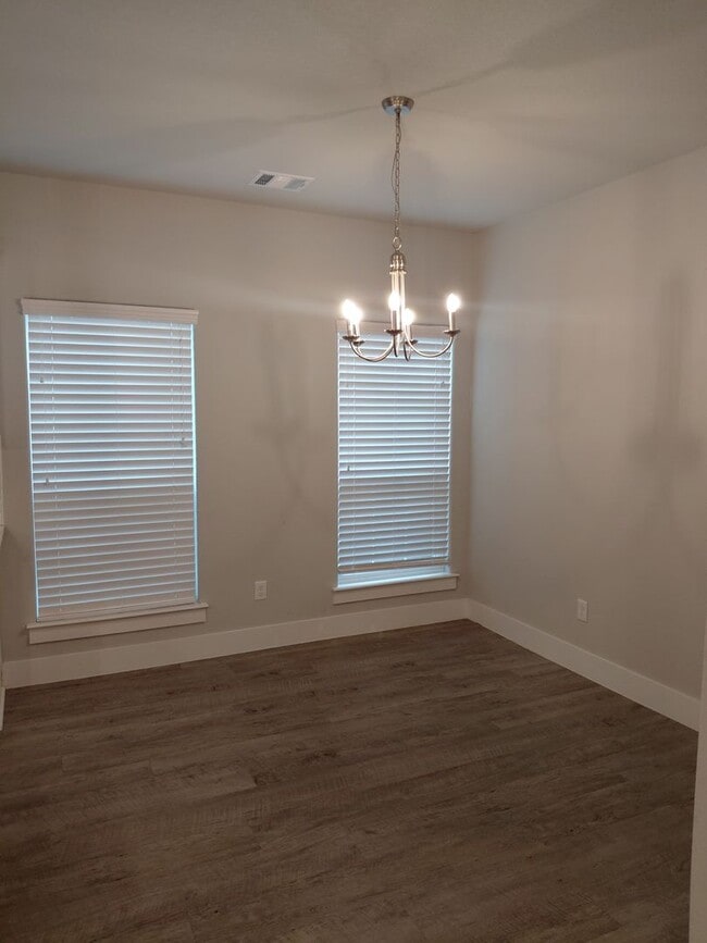 Building Photo - 3/2/2 - GODLEY - COMMUTER Friendly