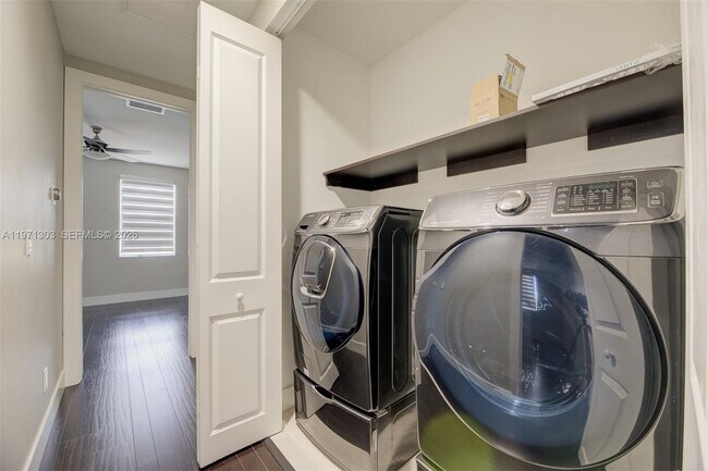 Building Photo - 619 SW 17th St