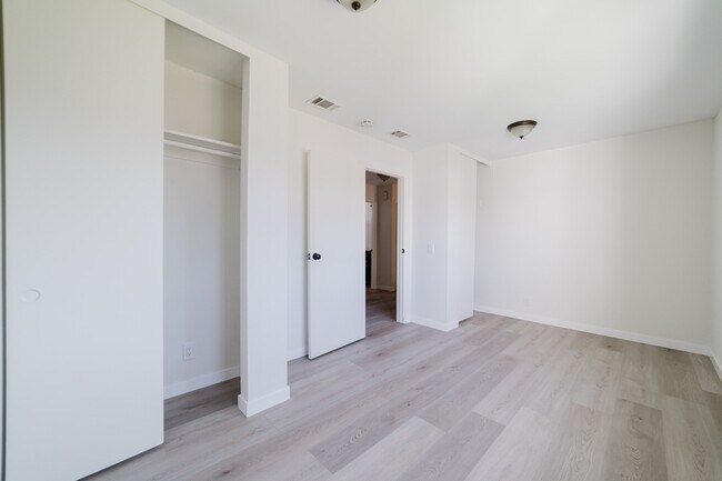 Building Photo - 4154 Baycliff Way