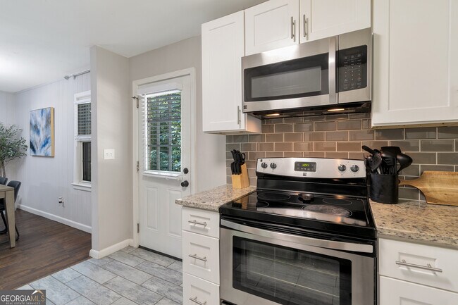 Building Photo - 240 Lake Dr