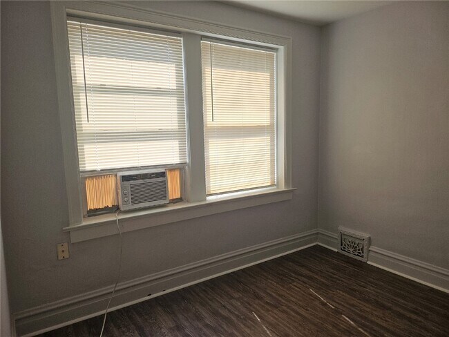 Building Photo - 5856 Hampton Ave