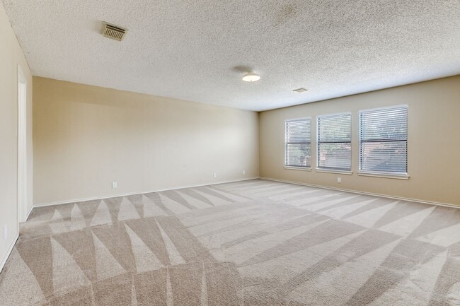 Building Photo - SPACIOUS 4-BEDROOM HOME IN PARKWOOD