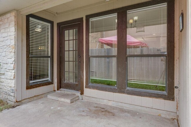 Building Photo - 16041 Stoneham Cir
